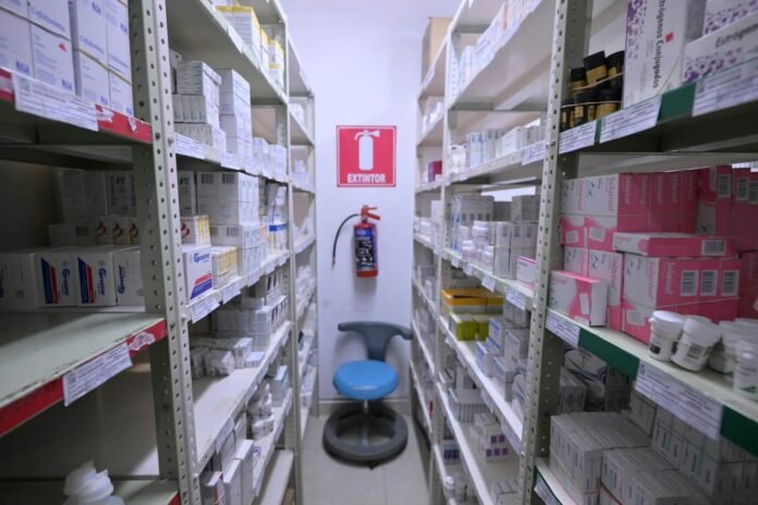 Abasto, infraestructura y supervisión; la respuesta en Salud